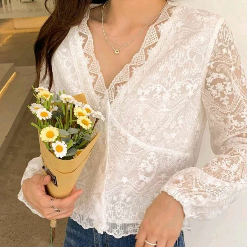 ELEGANT WHITE LACE TOP XS/S